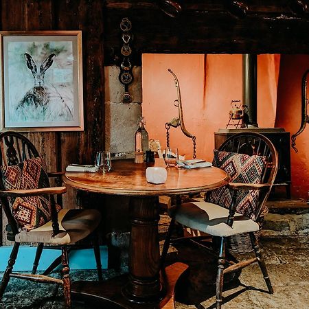 The Lion At West Pennard Hotel Luaran gambar The interior of the restaurant