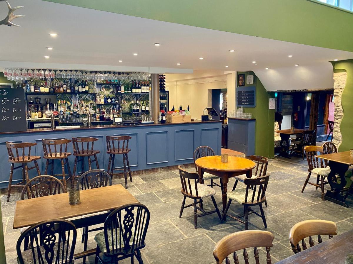 The Lion At West Pennard Hotel Luaran gambar The interior of the pub