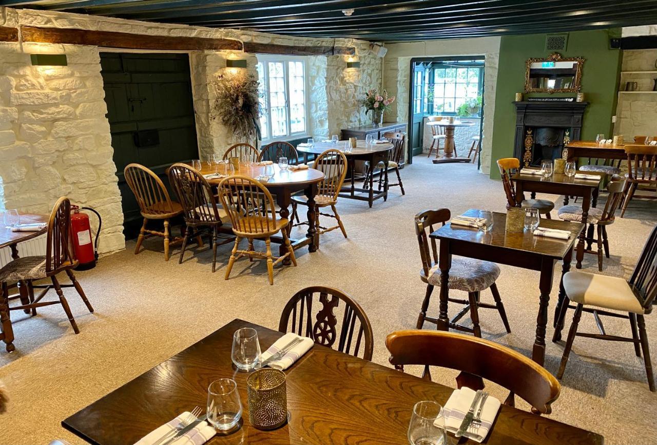 The Lion At West Pennard Hotel Luaran gambar The interior of the restaurant