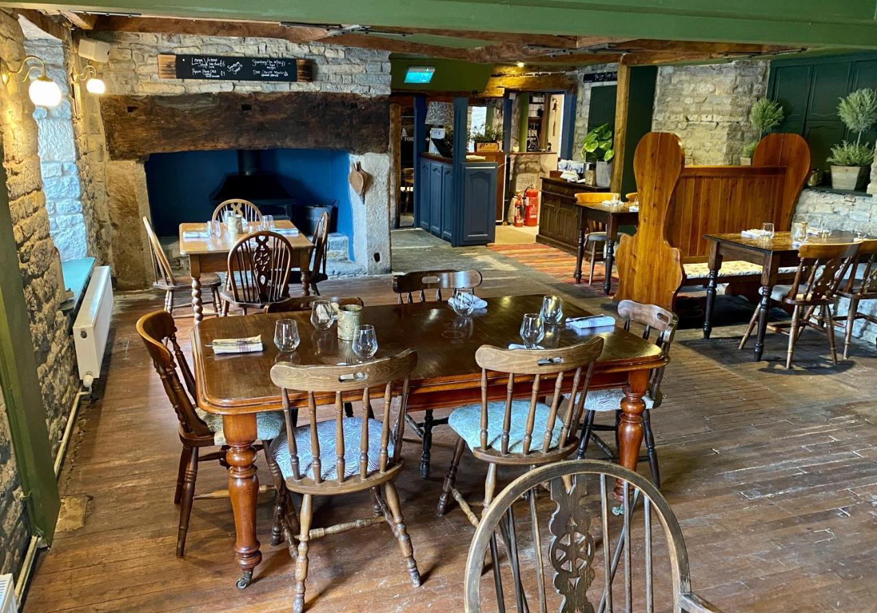 The Lion At West Pennard Hotel Luaran gambar The interior of the restaurant