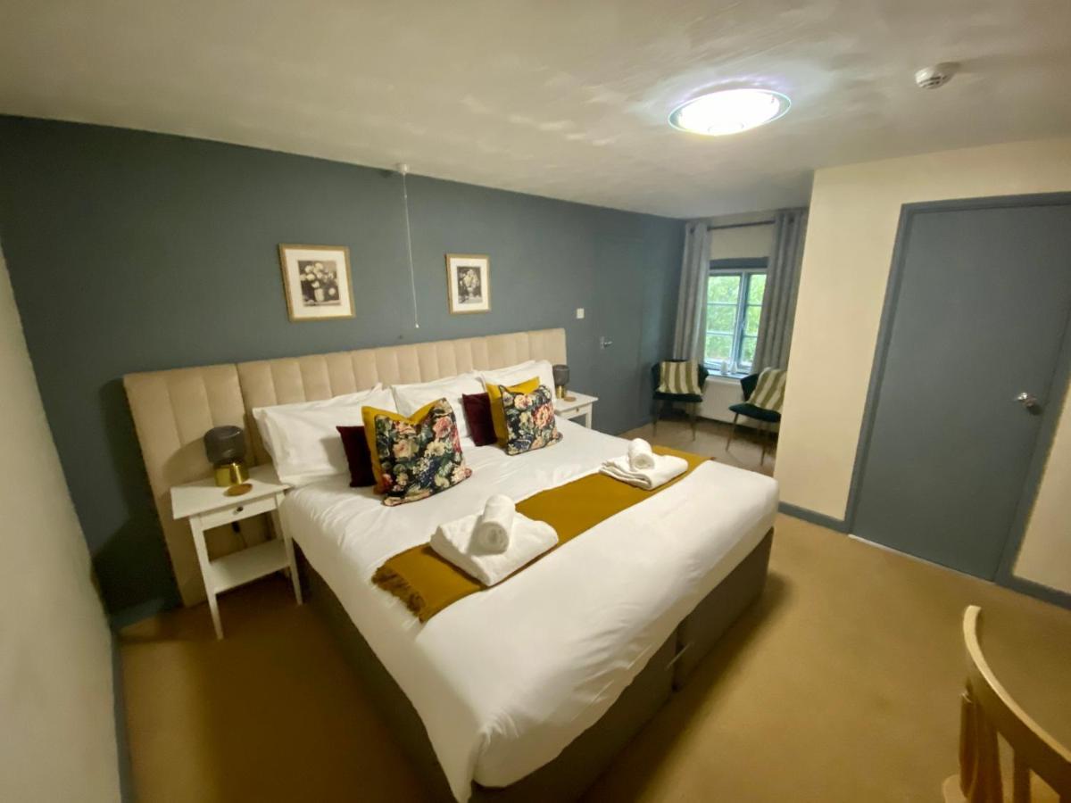 The Lion At West Pennard Hotel Luaran gambar A bedroom at the hotel
