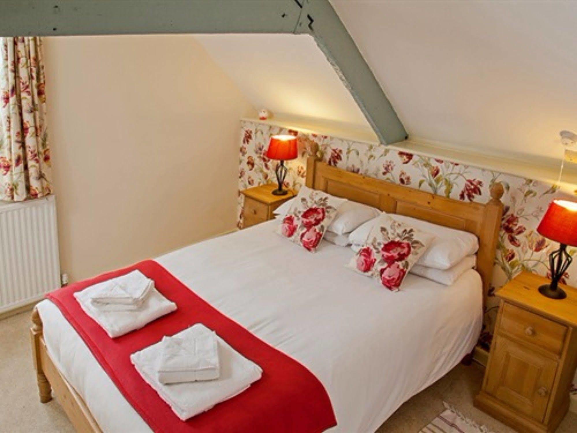 The Lion At West Pennard Hotel Luaran gambar The Rose Room